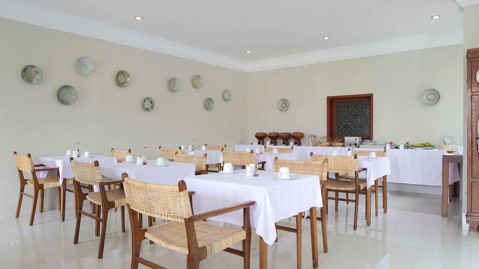 Seminyak Lagoon All Suites Hotel 3*,